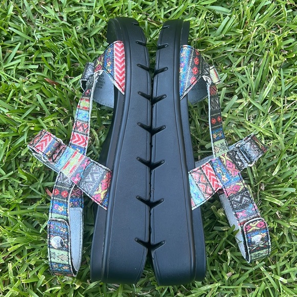 ⭐️ Algeria Velcro Sandals - Picture 7 of 14